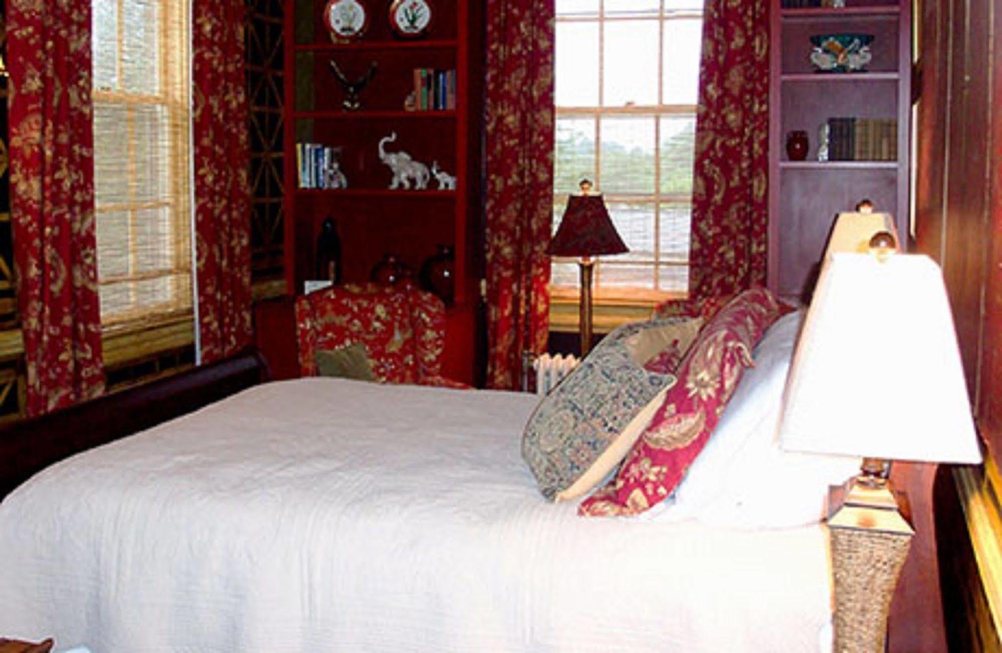 The Firehouse Inn Rutherfordton 외부 사진