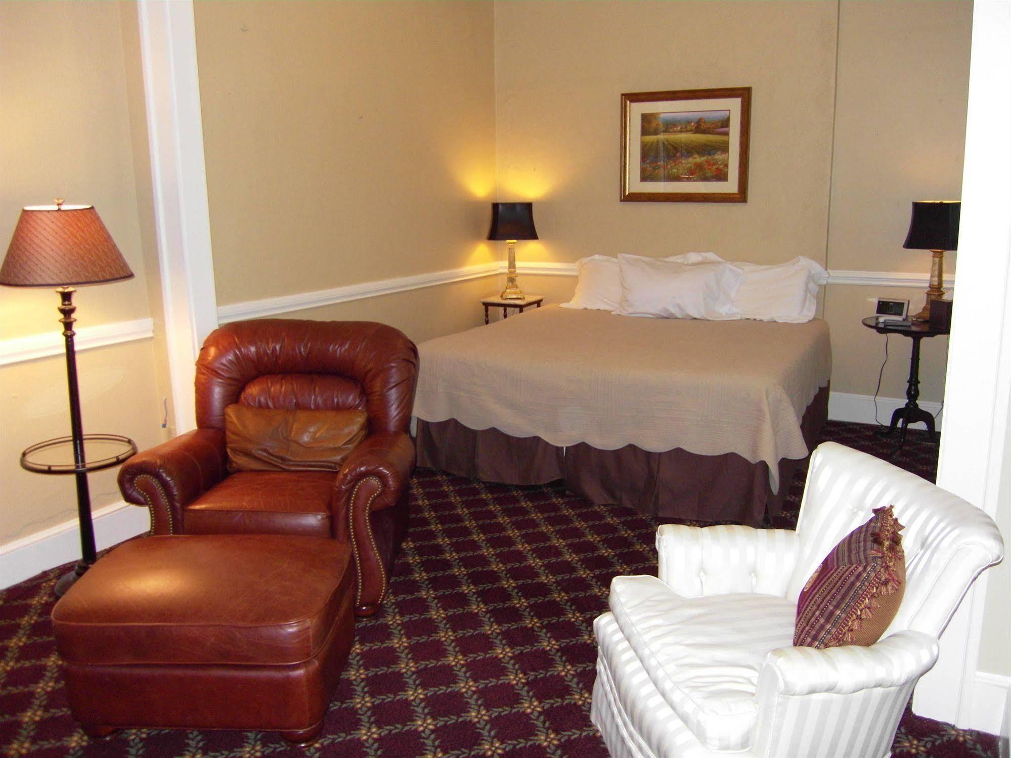 The Firehouse Inn Rutherfordton 외부 사진