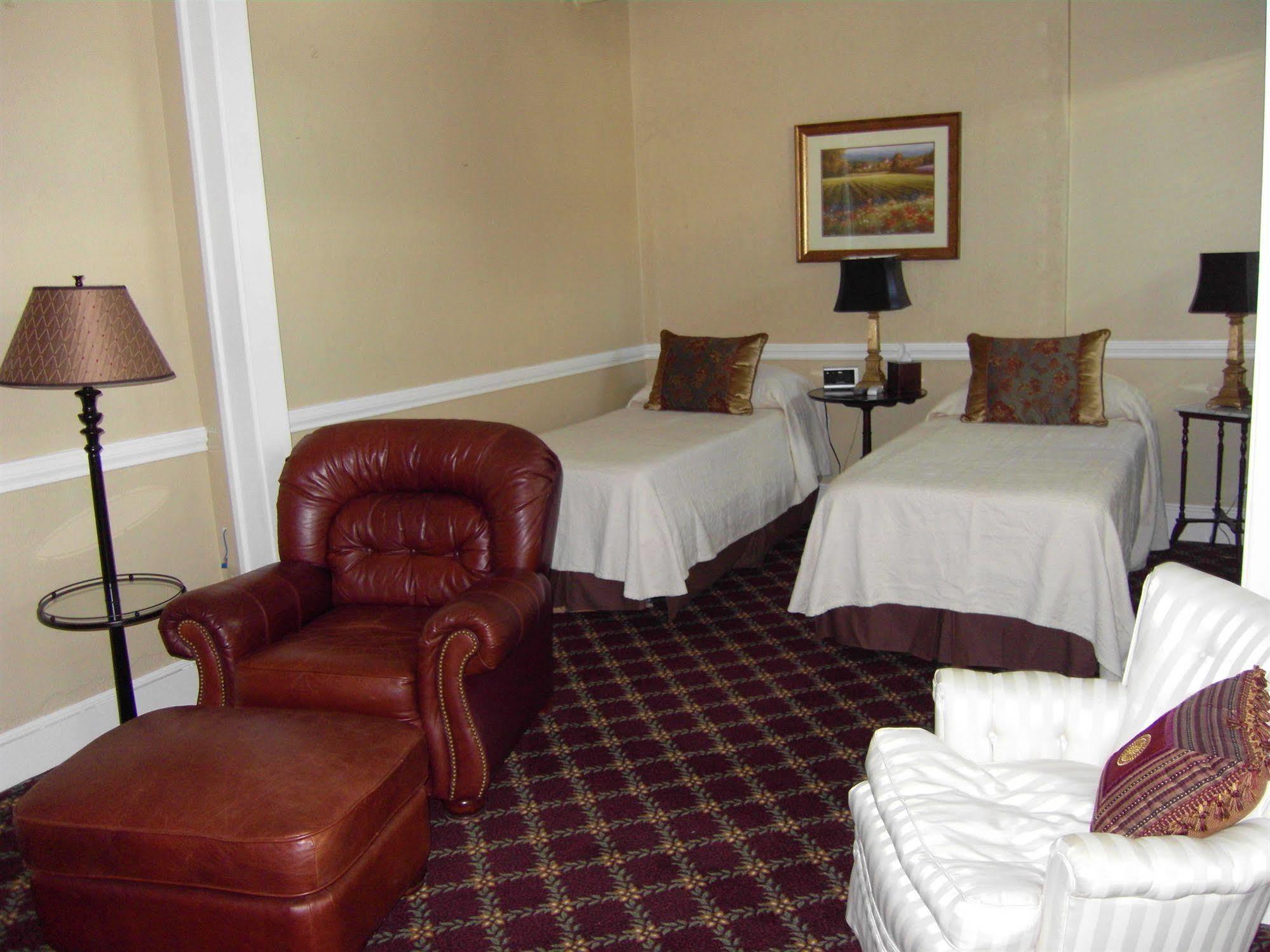 The Firehouse Inn Rutherfordton 외부 사진